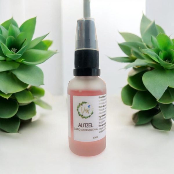 Alitzel: Tu aliado para una piel radiante 🌟 Diseñado para reducir la apariencia de manchas y pigmentación. Este serum aclara y unifica el tono de la piel, mejorando su textura y luminosidad. Con su fórmula de hidratación profunda, sentirás tu piel suave y fresca, ¡sin sensación grasa! Dale a tu piel el cariño que merece y transforma tu rutina de belleza en un momento especial. ✨