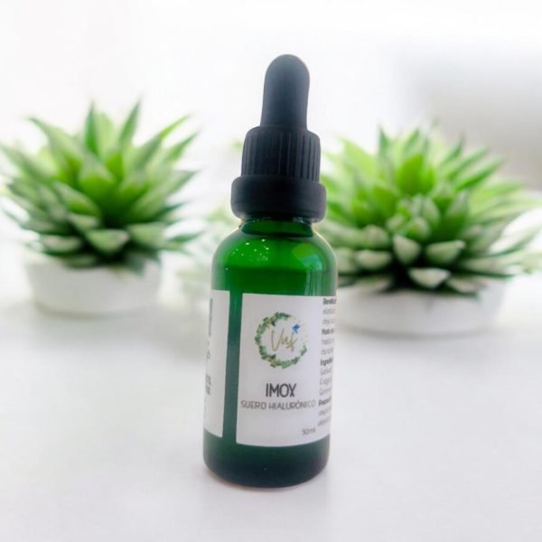 Imox Suero Ac. Hialurónico: La clave para una piel radiante 🌟 Descubre la hidratación intensa y duradera que tu piel necesita con nuestro Imox suero Ac. Hialurónico. Este suero está formulado para mejorar la elasticidad y suavidad de la piel, dejando una sensación de frescura inigualable. Ideal para todo tipo de piel, te encantará cómo tu rostro se siente profundamente hidratado, suave y radiante. ¡Deslumbra con tu belleza natural! ✨