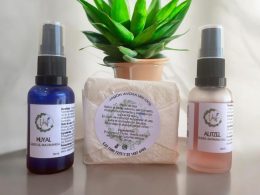 🌟 Kit Amaite: ¡Transforma tu piel con nuestro kit especializado! Este kit para reducir la apariencia de manchas oscuras y unificar el tono de la piel está enriquecido con niacinamida y alfa arbutina. Su potente fórmula combate las manchas, ilumina y rejuvenece, dejándote una piel radiante y uniforme. 🌼 Dale a tu rostro el cuidado que merece y disfruta de un cutis luminoso y renovado. ¡Descubre la belleza de tu piel con Amaite! 🍃