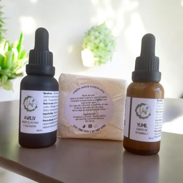 🌟 Kit Nahil: El aliado perfecto para tu piel Recupera la hidratación, suavidad y luminosidad de tu piel opaca y deshidratada con el Nahil Hidratante. Su fórmula está diseñada para combatir la resequedad, dejándote una sensación fresca y libre. Ideal para esos cambios de temperatura que lastiman la piel, este kit es tu solución para mantener una piel radiante y saludable. ¡Dale a tu piel el cuidado que se merece y disfruta de un cutis luminoso! 🍃