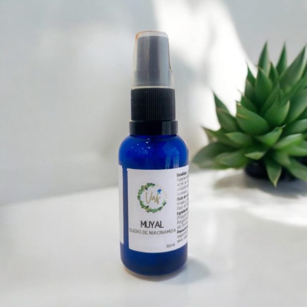 Muyal: ¡Tu aliado perfecto para una piel radiante! 🌟 Este suero es un antioxidante poderoso que combate el acné, la rosácea y la hipersensibilidad. Al usarlo, notarás que las manchas de acné se reducen, gracias a sus propiedades seborreguladoras y antiinflamatorias. Deja tu piel equilibrada, suave y luminosa. Transformar tu rutina de cuidado facial nunca fue tan fácil. ¡Atrévete a sentir la diferencia!