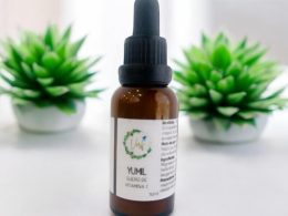 Yumil: La luz que tu piel necesita ☀️ Ilumina y protege tu piel contra los radicales libres con nuestro Yumil Serum Vitamina C. Enriquecido con vitamina C estable y extractos naturales, este suero no solo mejora la luminosidad, sino que también uniforma el tono y combate los signos del envejecimiento. Ideal para lograr una piel radiante y joven. ¡Dale a tu rostro el cariño que merece y deslumbra con su belleza natural! ✨