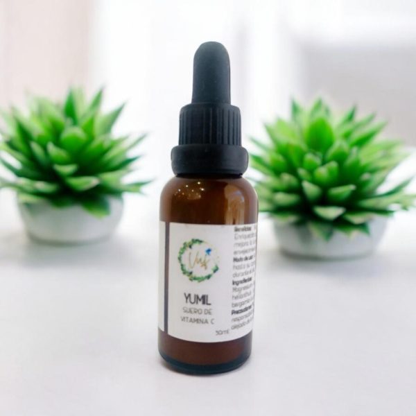 Yumil: La luz que tu piel necesita ☀️ Ilumina y protege tu piel contra los radicales libres con nuestro Yumil Serum Vitamina C. Enriquecido con vitamina C estable y extractos naturales, este suero no solo mejora la luminosidad, sino que también uniforma el tono y combate los signos del envejecimiento. Ideal para lograr una piel radiante y joven. ¡Dale a tu rostro el cariño que merece y deslumbra con su belleza natural! ✨