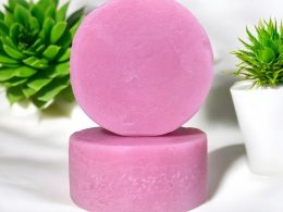 🌟 Acondicionador Nanllele: Dale a tu cabello el mimoso tratamiento que merece con el Acondicionador Hidratación de Nanllele. Su fórmula única, enriquecida con aceite esencial de cítricos y aceite de oliva, ayuda a las puntas abiertas y rehidrata profundamente. Restaura el cabello seco, lo acondiciona y sella la humedad, dejando tu melena con una suavidad irresistible. Además, su poder antioxidante elimina toxinas, ¡Disfruta de un cabello radiante y saludable! 🍃