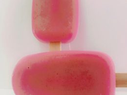 Nanllele: Tu Aliado para un Cabello Radiante ✨ Descubre la magia del arroz y el aceite de jojoba en esta mascarilla única. Su poderosa fórmula no solo hidrata profundamente, sino que también acondiciona y sella la humedad en tu cabello, dejándola suave y radiante. Gracias a sus propiedades antioxidantes, mejora la circulación y aporta un brillo natural. Además, su refrescante olor a cítricos transformará tu rutina de cuidado personal en una experiencia deliciosa. ¡Dale a tu cabello el cariño que merece! 🌿