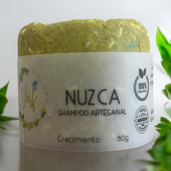 Nuzca Shampoo: El impulso que tu cabello necesita 🌿 Revitaliza tu melena con el Nuzca Shampoo Crecimiento, enriquecido con aceite de aguacate y romero. Esta potente fórmula, repleta de ácidos grasos, vitaminas E, D y B, y minerales, repara la fibra capilar mientras controla la caída y favorece el crecimiento.